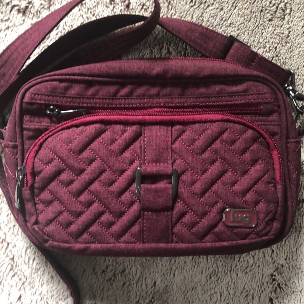 LUG BRAND CAROUSEL CROSSBODY HEATHER CRANBERRY